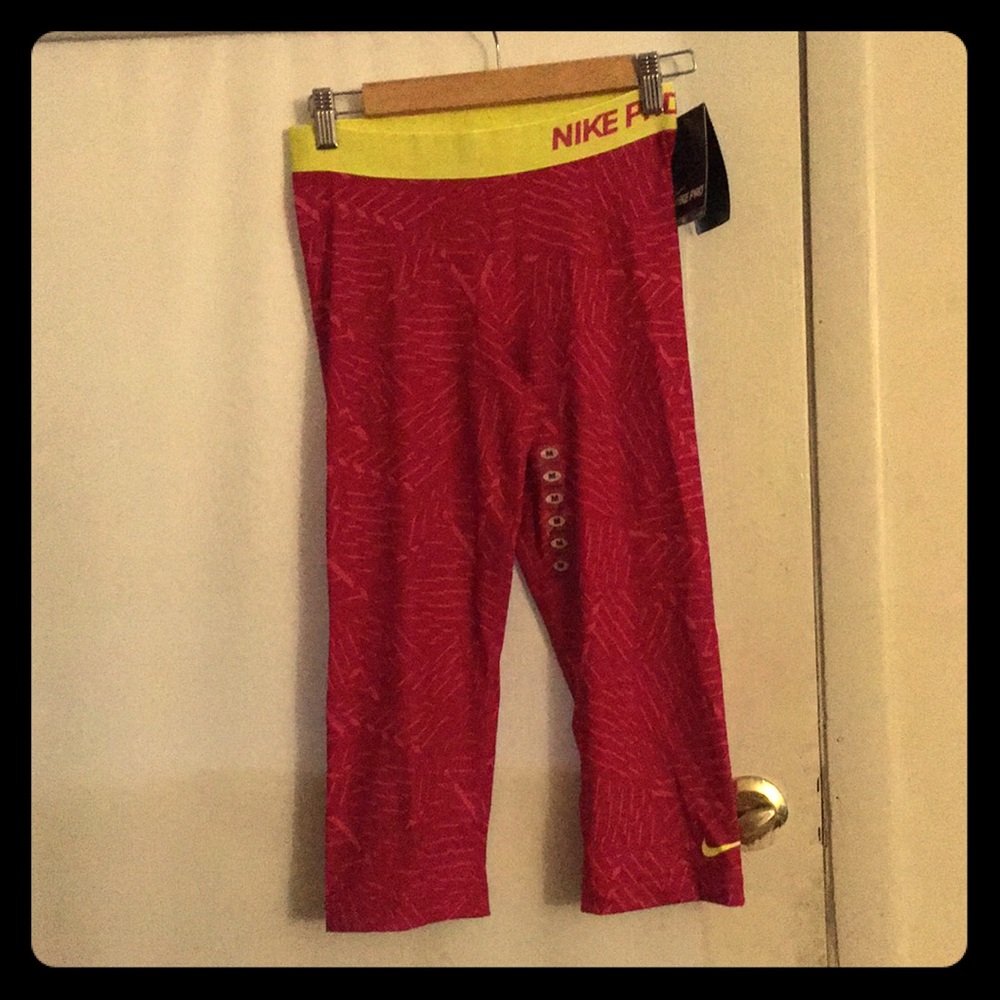 Nike Cropped Leggings
